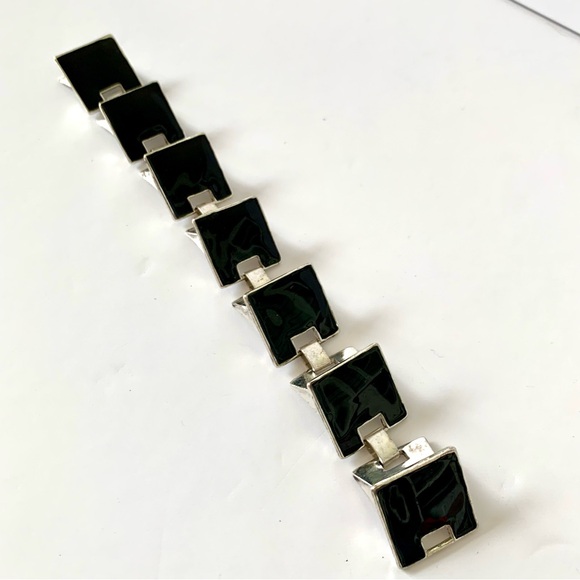 Unique contemporary raised bracelet - Picture 4 of 5